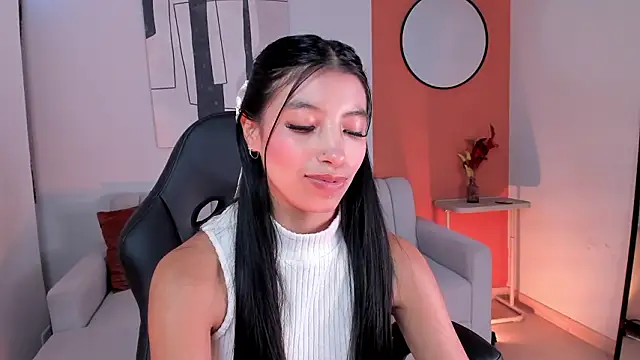 Snapshot of Tiffany_Low chatting on March 2026 02:45:03 PM Tiffany Low online show from March 2026 02:45:03 PM