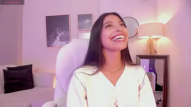 Snapshot of Tiffany_Low chatting on March 2026 03:07:02 PM Tiffany Low online show from March 2026 03:07:02 PM