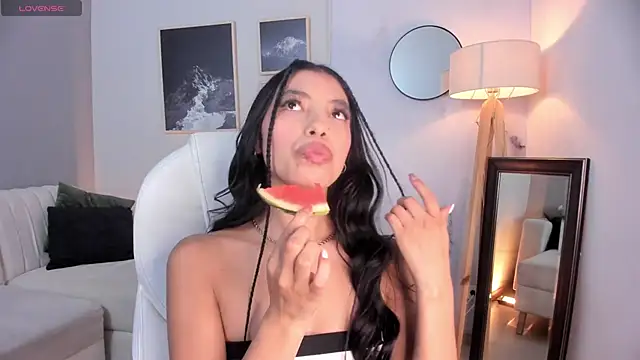 Snapshot of Tiffany_Low chatting on April 2026 03:31:02 PM Tiffany Low online show from April 2026 03:31:02 PM