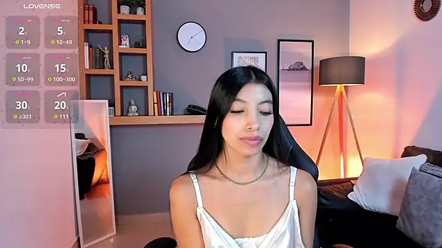 Snapshot of Tiffany_Low chatting on April 2026 02:47:01 PM Tiffany Low online show from April 2026 02:47:01 PM