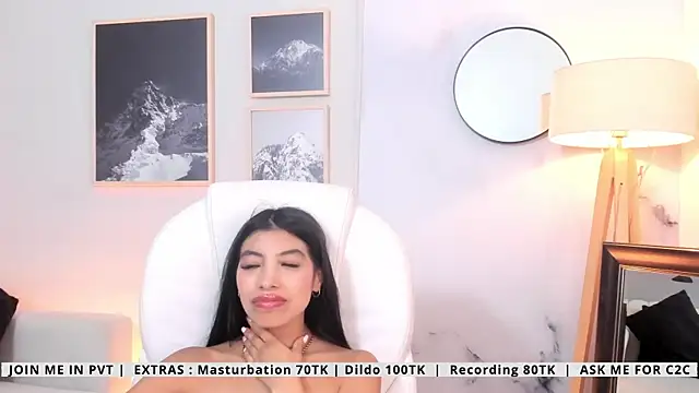 Snapshot of Tiffany_Low chatting on April 2026 07:58:02 PM Tiffany Low online show from April 2026 07:58:02 PM