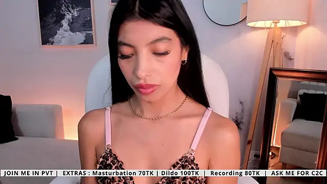 Snapshot of Tiffany_Low chatting on April 2026 01:56:02 PM Tiffany Low online show from April 2026 01:56:02 PM