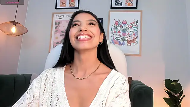 Snapshot of Tiffany_Low chatting on April 2026 06:10:01 PM Tiffany Low online show from April 2026 06:10:01 PM