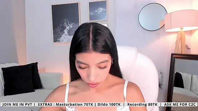 Snapshot of Tiffany_Low chatting on May 2026 04:23:02 PM Tiffany Low online show from May 2026 04:23:02 PM