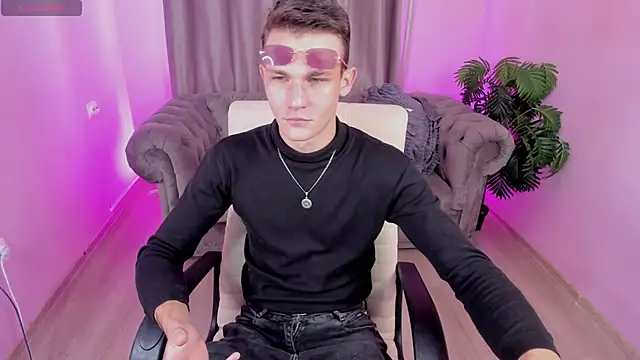 AdamGold01 online show from September 2025 01:38:01 PM