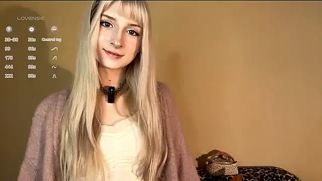 FridaAaberg online show from November 2025 07:17:01 AM