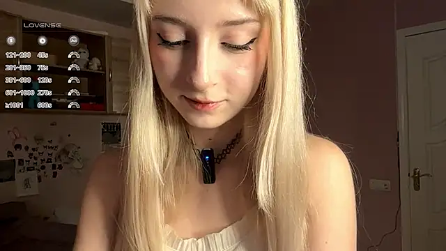 FridaAaberg online show from November 2025 07:42:02 AM