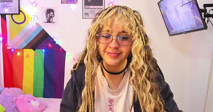 NekoWaifu online show from November 2025 01:03:01 PM