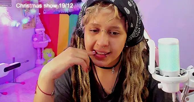 NekoWaifu online show from December 2025 02:01:02 PM