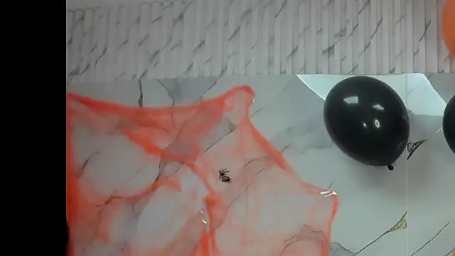 Isabella Blondetf online show from October 2025 08:00:02 PM