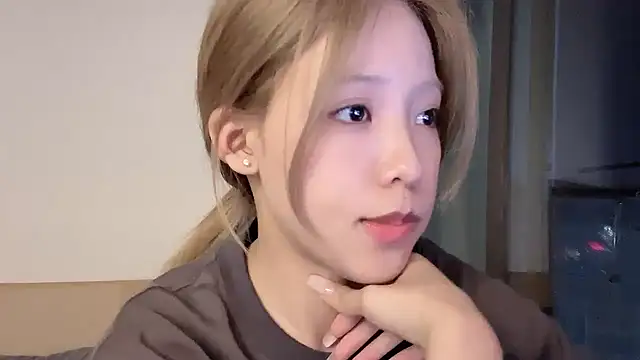 Meng 777 online show from April 2026 01:03:01 PM