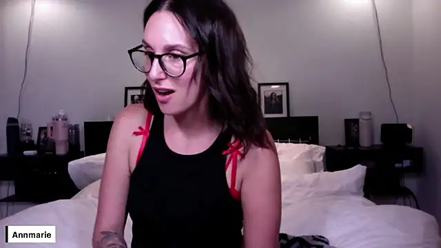 Snapshot of annmarieferrara chatting on February 2026 04:01:02 AM annmarieferrara online show from February 2026 04:01:02 AM