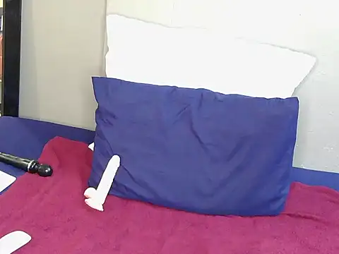 Snapshot of Serafynn chatting on September 2025 11:31:02 PM Serafynn online show from September 2025 11:31:02 PM