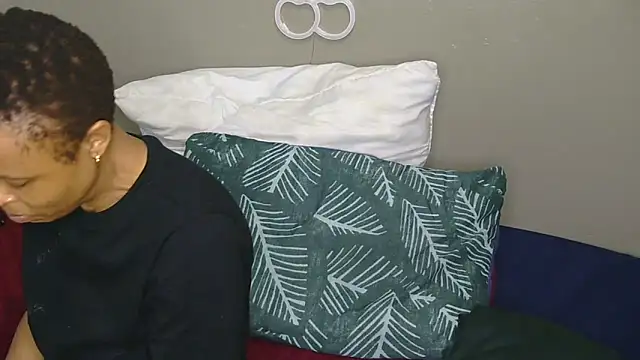 Snapshot of Serafynn chatting on October 2025 12:41:02 AM Serafynn online show from October 2025 12:41:02 AM