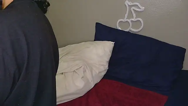 Snapshot of Serafynn chatting on November 2025 11:22:01 AM Serafynn online show from November 2025 11:22:01 AM