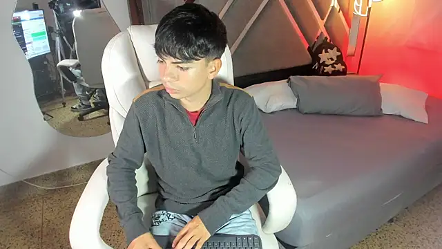 Snapshot of Peter_chase chatting on September 2025 06:19:02 PM Peter chase online show from September 2025 06:19:02 PM