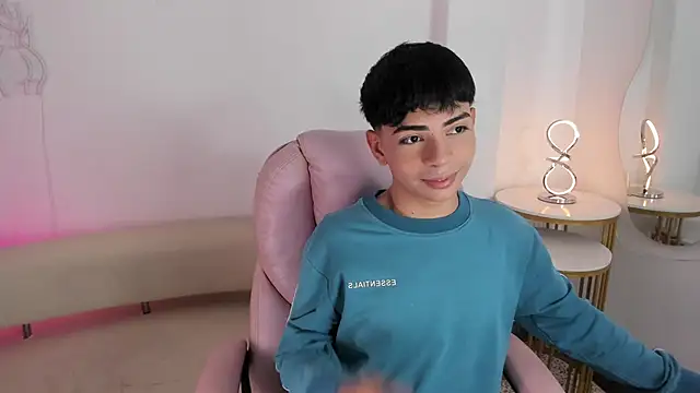 Snapshot of Peter_chase chatting on September 2025 06:02:01 PM Peter chase online show from September 2025 06:02:01 PM