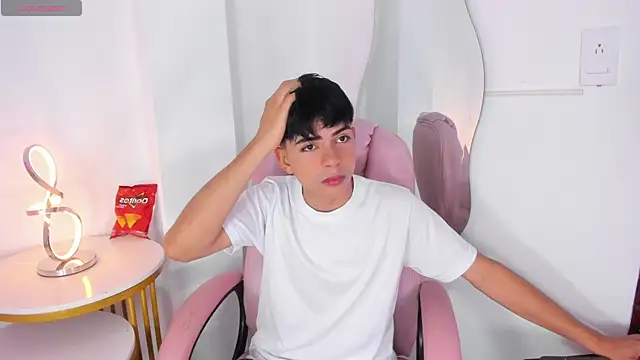 Snapshot of Peter_chase chatting on October 2025 06:14:02 PM Peter chase online show from October 2025 06:14:02 PM