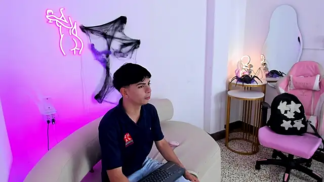 Snapshot of Peter_chase chatting on October 2025 06:19:02 PM Peter chase online show from October 2025 06:19:02 PM