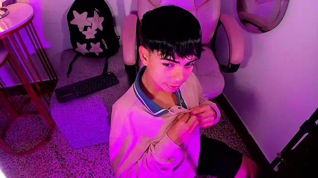 Snapshot of Peter_chase chatting on November 2025 06:32:01 PM Peter chase online show from November 2025 06:32:01 PM