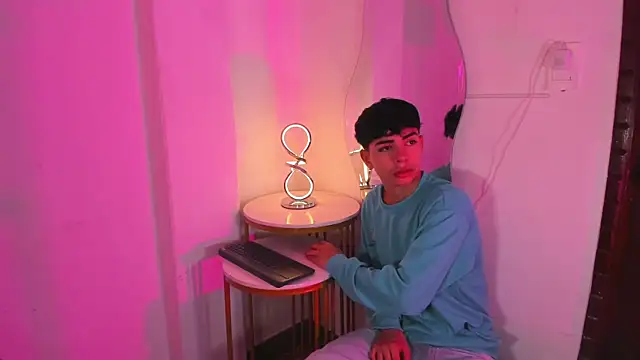 Snapshot of Peter_chase chatting on November 2025 05:57:01 PM Peter chase online show from November 2025 05:57:01 PM