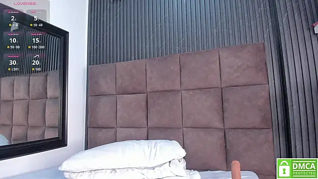 Snapshot of Scarlet__Jones_ chatting on March 2026 03:18:02 AM Scarlet Jones online show from March 2026 03:18:02 AM