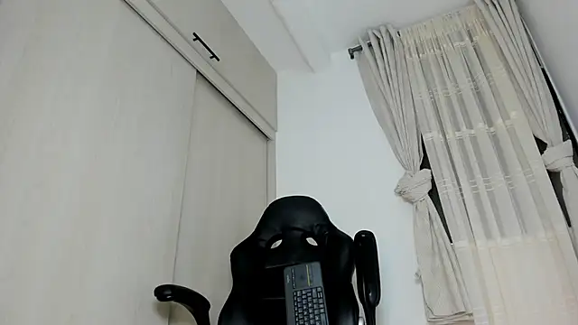 Snapshot of Biscuit_oliva chatting on June 2026 12:32:02 AM Biscuit oliva online show from June 2026 12:32:02 AM