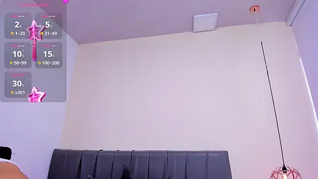 HoollyHendrix online show from November 2025 08:33:02 PM