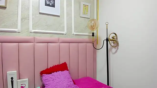 HoollyHendrix online show from December 2025 08:59:01 PM