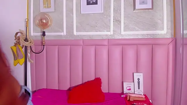 HoollyHendrix online show from February 2026 08:24:02 PM