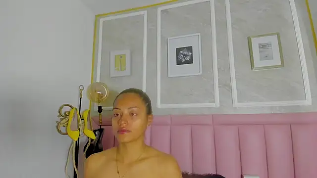 HoollyHendrix online show from February 2026 09:13:01 PM