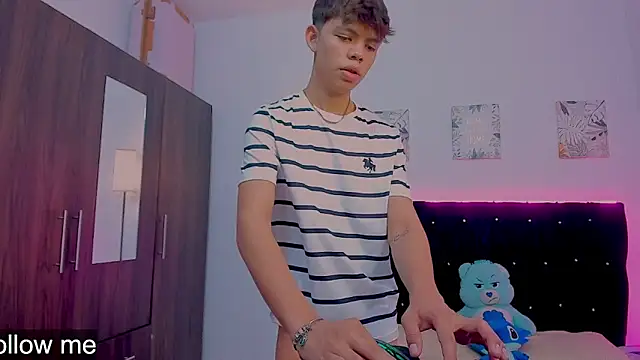 Zacktorres  online show from November 2025 10:48:01 PM