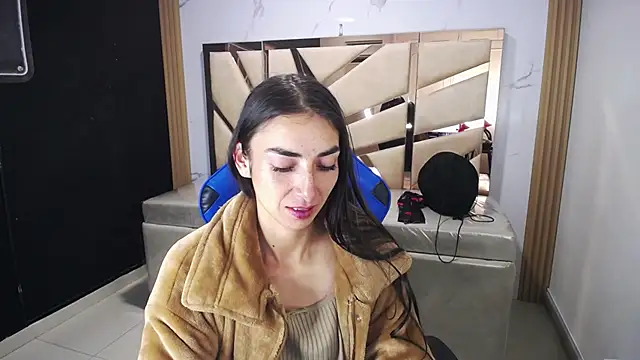 Maily a  online show from December 2025 03:01:02 AM