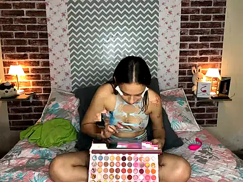 KaMila M00N online show from September 2025 01:46:02 PM