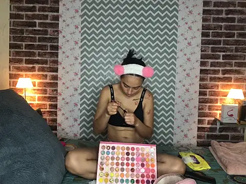 KaMila M00N online show from October 2025 04:28:01 PM