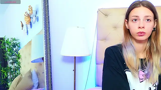 Snapshot of CoraVex chatting on September 2025 04:36:01 AM CoraVex online show from September 2025 04:36:01 AM