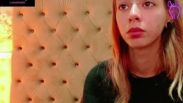 Snapshot of CoraVex chatting on October 2025 04:04:01 AM CoraVex online show from October 2025 04:04:01 AM