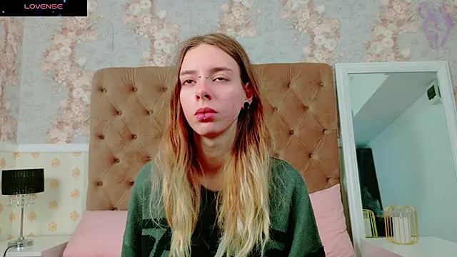 Snapshot of CoraVex chatting on October 2025 03:41:02 AM CoraVex online show from October 2025 03:41:02 AM