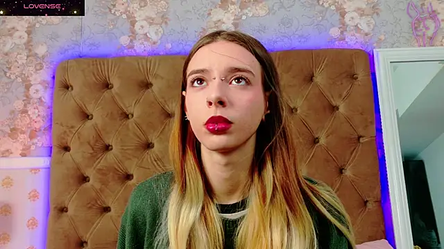 Snapshot of CoraVex chatting on November 2025 05:07:01 AM CoraVex online show from November 2025 05:07:01 AM