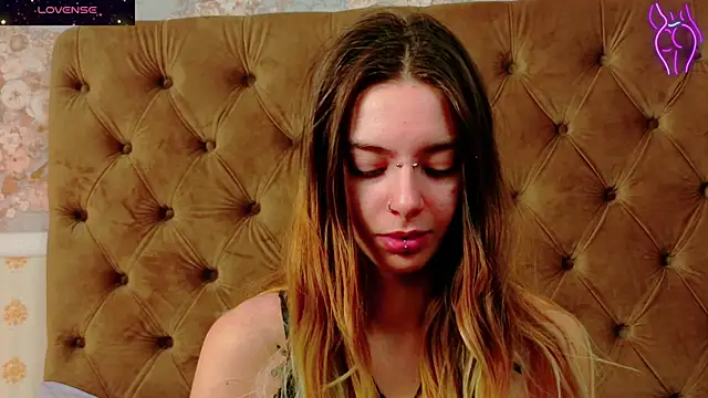 Snapshot of CoraVex chatting on November 2025 01:52:02 AM CoraVex online show from November 2025 01:52:02 AM