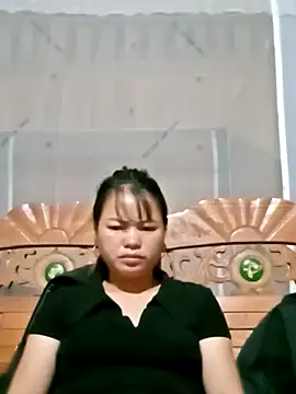 emly-xinh18 online show from October 2025 12:55:02 PM