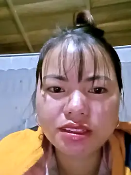 emly-xinh18 online show from October 2025 12:37:02 PM