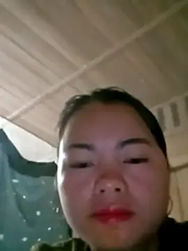 emly-xinh18 online show from December 2025 05:07:02 PM