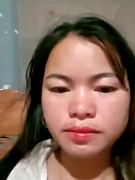 emly-xinh18 online show from December 2025 04:03:01 PM