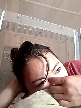 emly-xinh18 online show from December 2025 07:15:02 AM