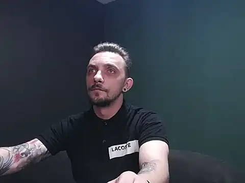 Snapshot of guesswhatbitch chatting on September 2025 04:51:02 PM guesswhatbitch online show from September 2025 04:51:02 PM