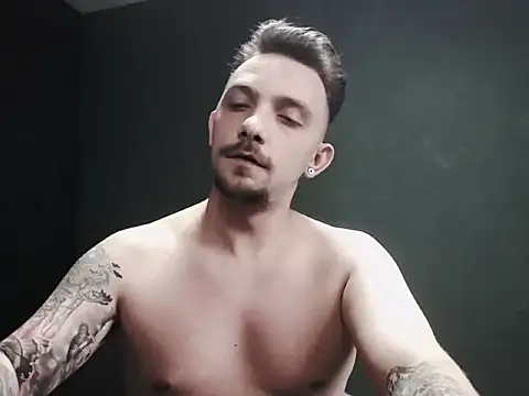 Snapshot of guesswhatbitch chatting on October 2025 08:23:02 AM guesswhatbitch online show from October 2025 08:23:02 AM