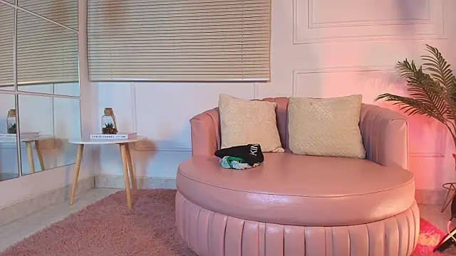 alessia moon1 online show from October 2025 01:35:02 PM