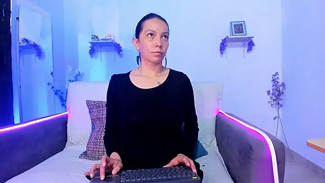 Snapshot of karlaaa__ chatting on December 2025 03:05:01 PM karlaaa online show from December 2025 03:05:01 PM