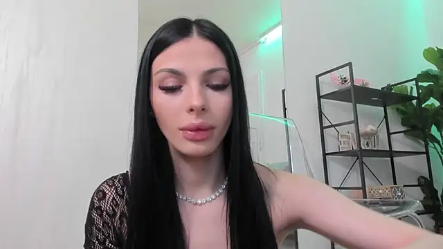 Snapshot of Moon_Shard chatting on April 2026 08:02:02 PM Moon Shard online show from April 2026 08:02:02 PM